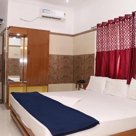 Saravanas Lodge Tiruchchendūr Buitenkant foto