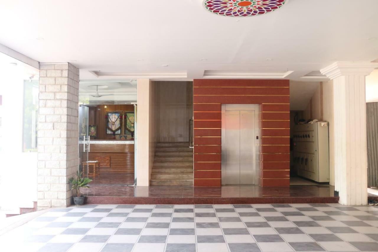 Saravanas Lodge Tiruchchendūr Buitenkant foto