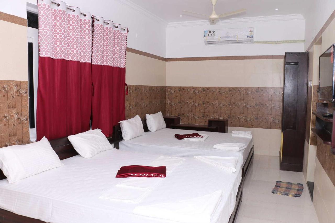 Saravanas Lodge Tiruchchendūr Buitenkant foto