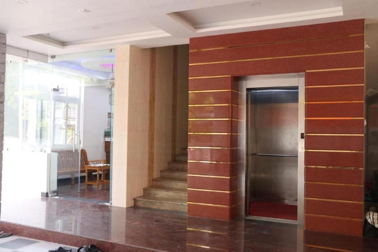Saravanas Lodge Tiruchchendūr Buitenkant foto