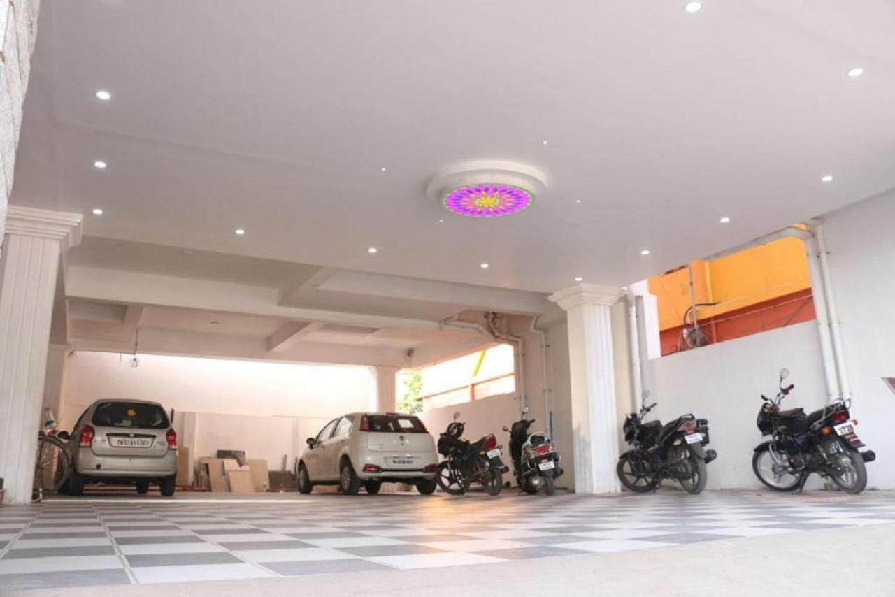 Saravanas Lodge Tiruchchendūr Buitenkant foto