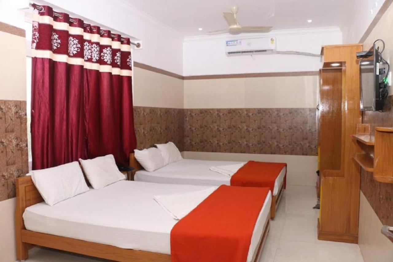 Saravanas Lodge Tiruchchendūr Buitenkant foto