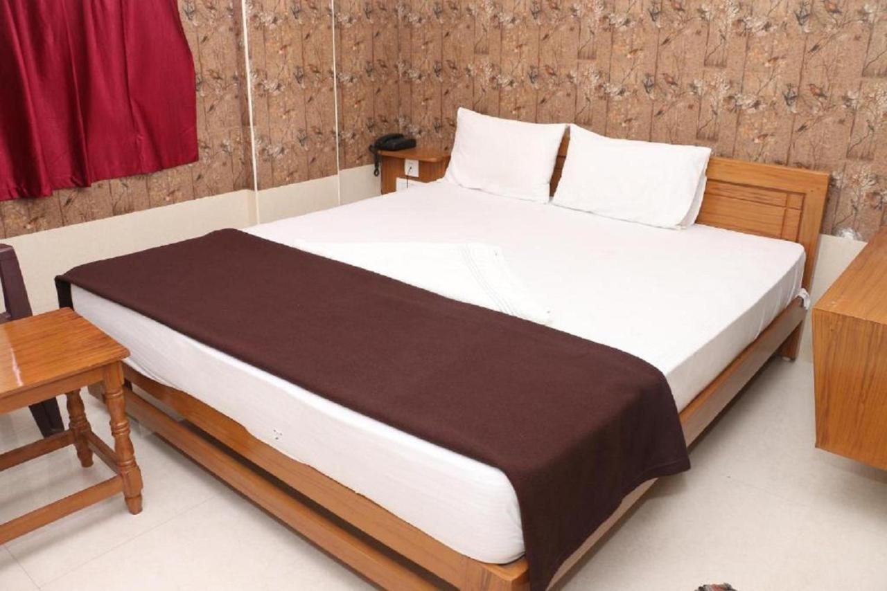 Saravanas Lodge Tiruchchendūr Buitenkant foto